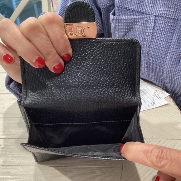 Gucci Authentic Black Leather Wallet - Picture 4 of 6